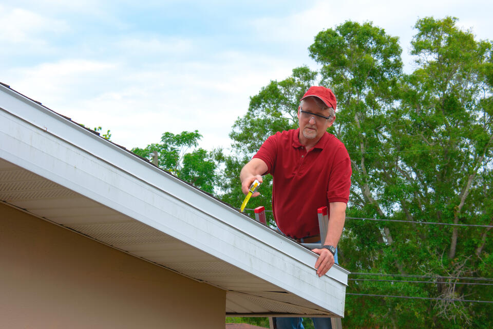 roof drip edge-technician inspecting roof and drip edge materials