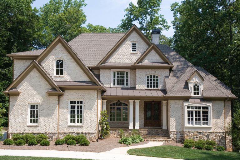 house and roof color combinations-tan sided house with brown roofing