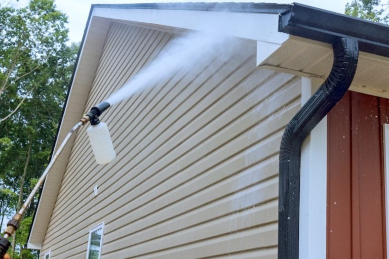 cleaning vinyl siding