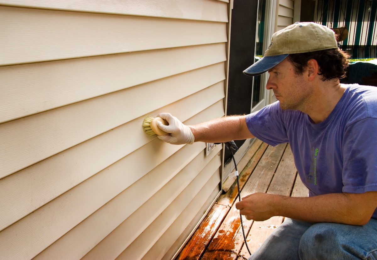 scrubbing vinyl siding