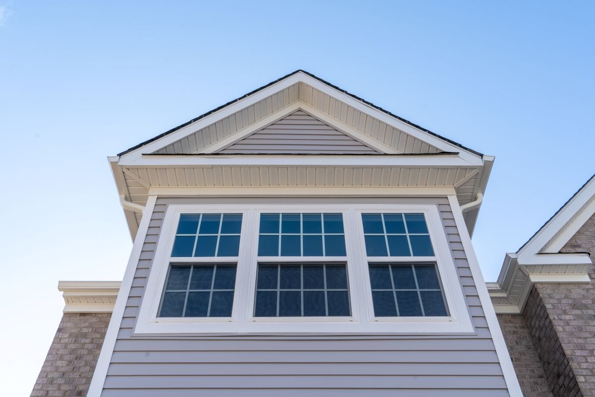 Triple hung window